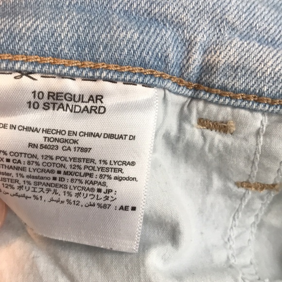 Old Navy Distressed Boyfriend Skinny jeans - Picture 6 of 6